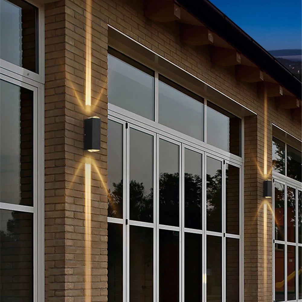 LumiGlow Applique Murale Extérieure – Lumière Ambiance et Résistante aux Intempéries