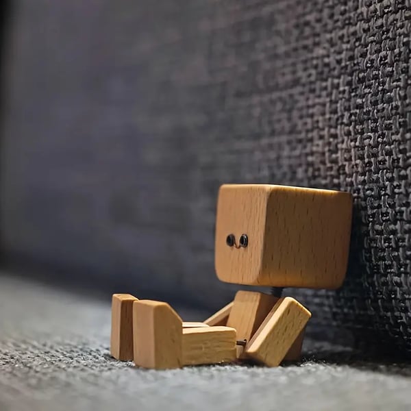 Figurine en bois | Objet de décoration artisanal oscillant | 12 expressions faciales magnétiques | Voiture & Bureau