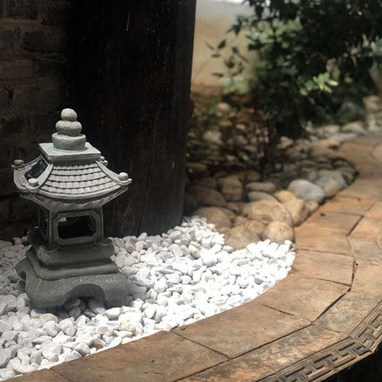 Lampe de jardin solaire LED de style zen pagode avec effet pierre
