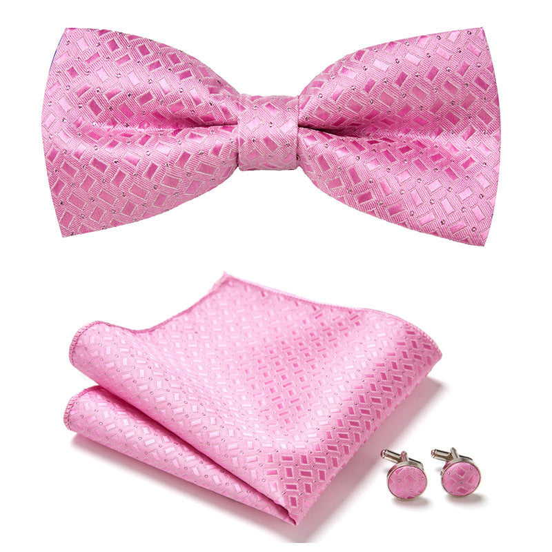 Ensemble de trois pièces avec des nœuds papillon élégants