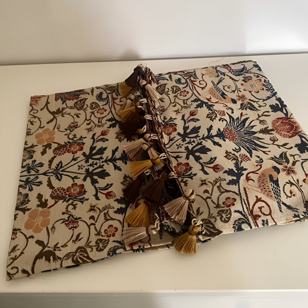 Chemin de table en jacquard vintage fleurs et oiseaux