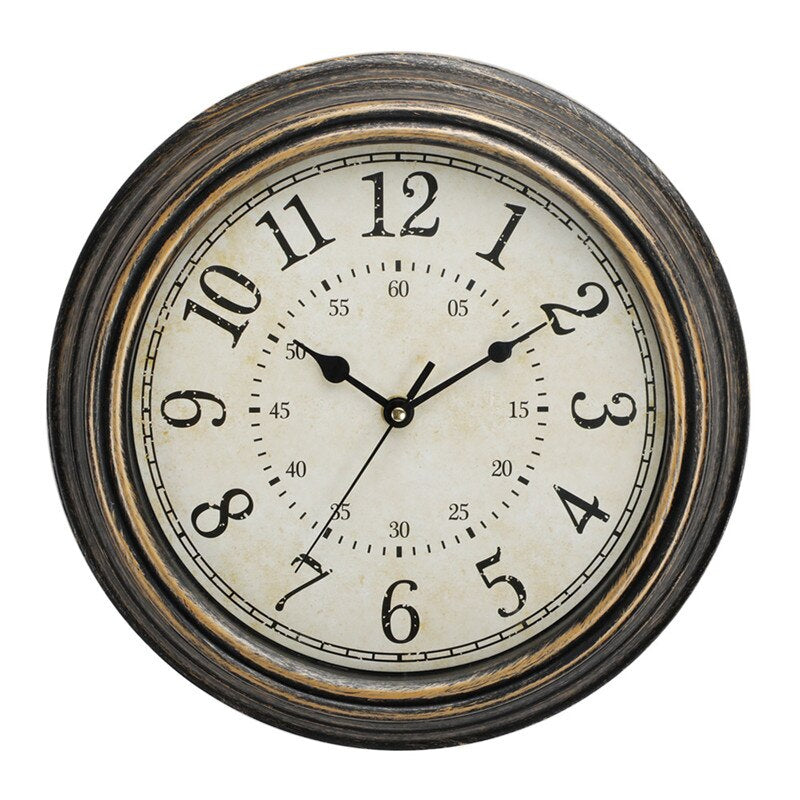 Horloge murale antique en plastique