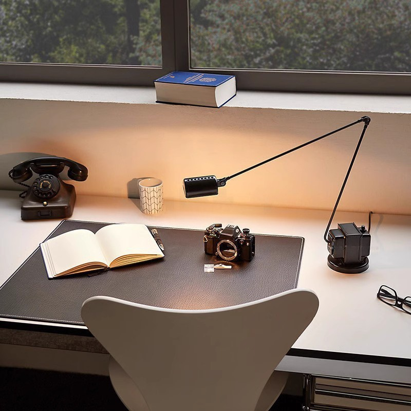 PivotLamp | Lampe de Bureau LED Moderne Minimaliste avec Bras Ajustable
