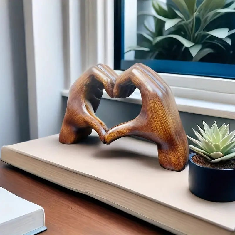 Sculpture en Forme de Cœur : Art Moderne avec une Touche Romantique