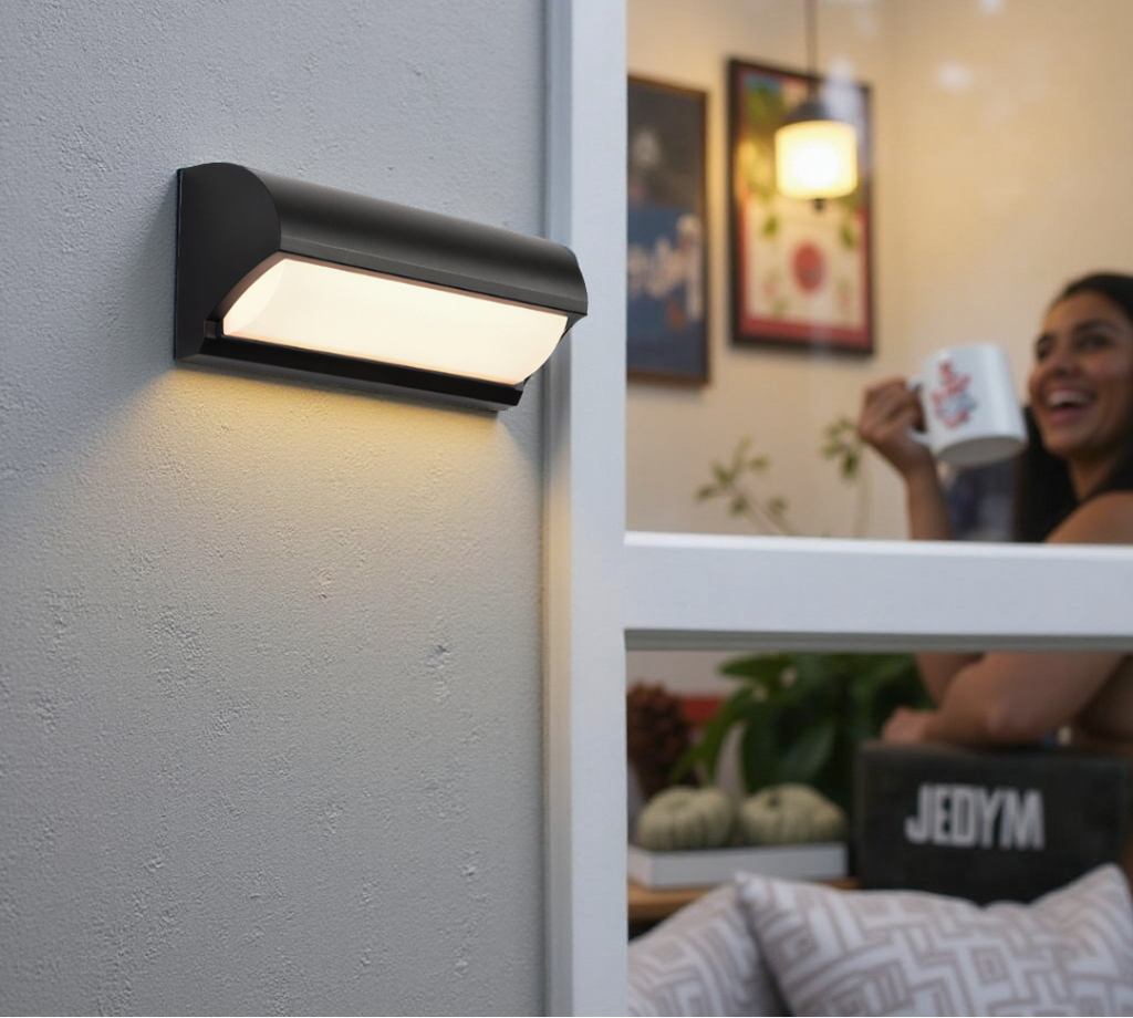 Lampe murale LED extérieure en finition noire