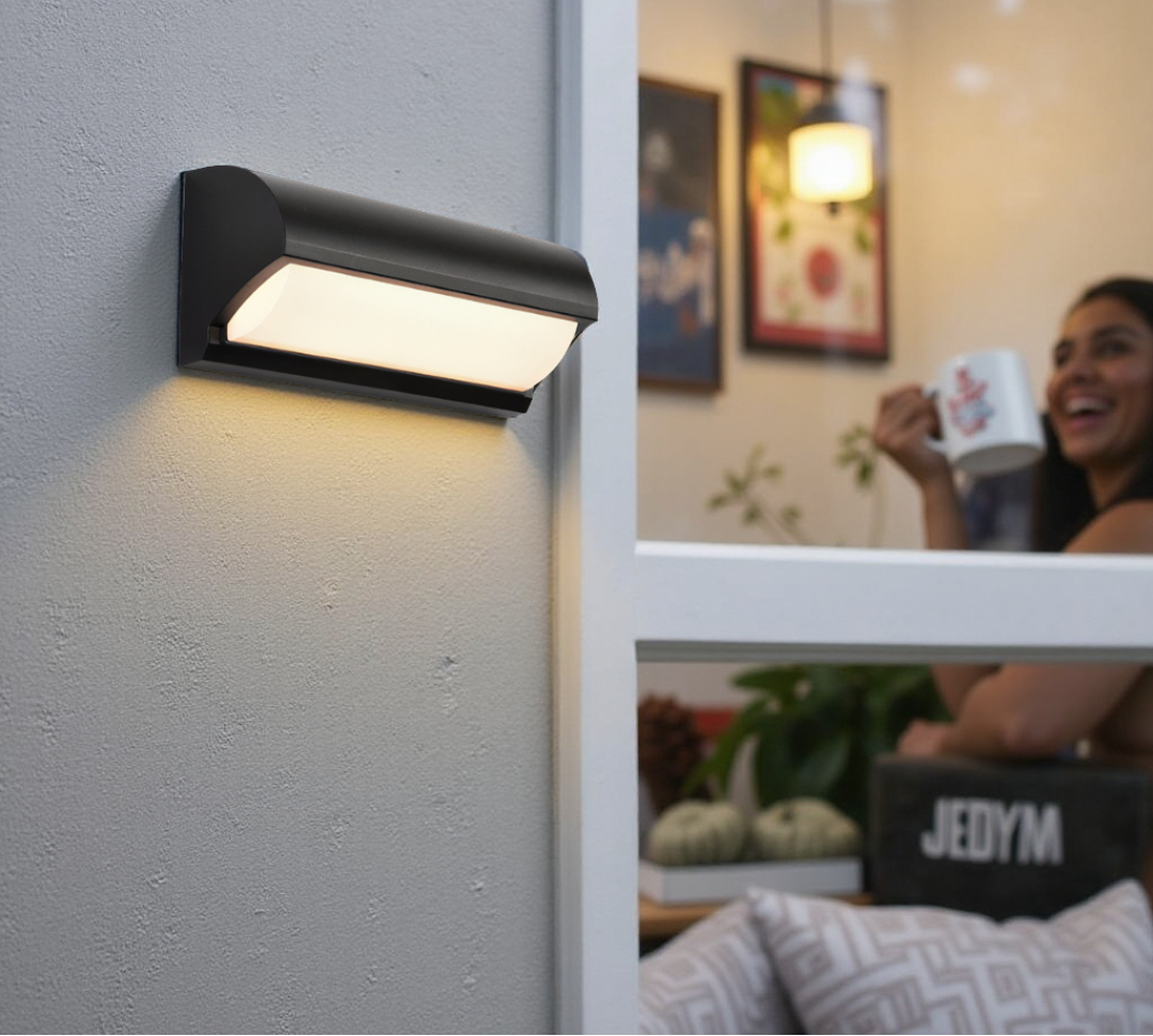 Lampe murale LED extérieure en finition noire