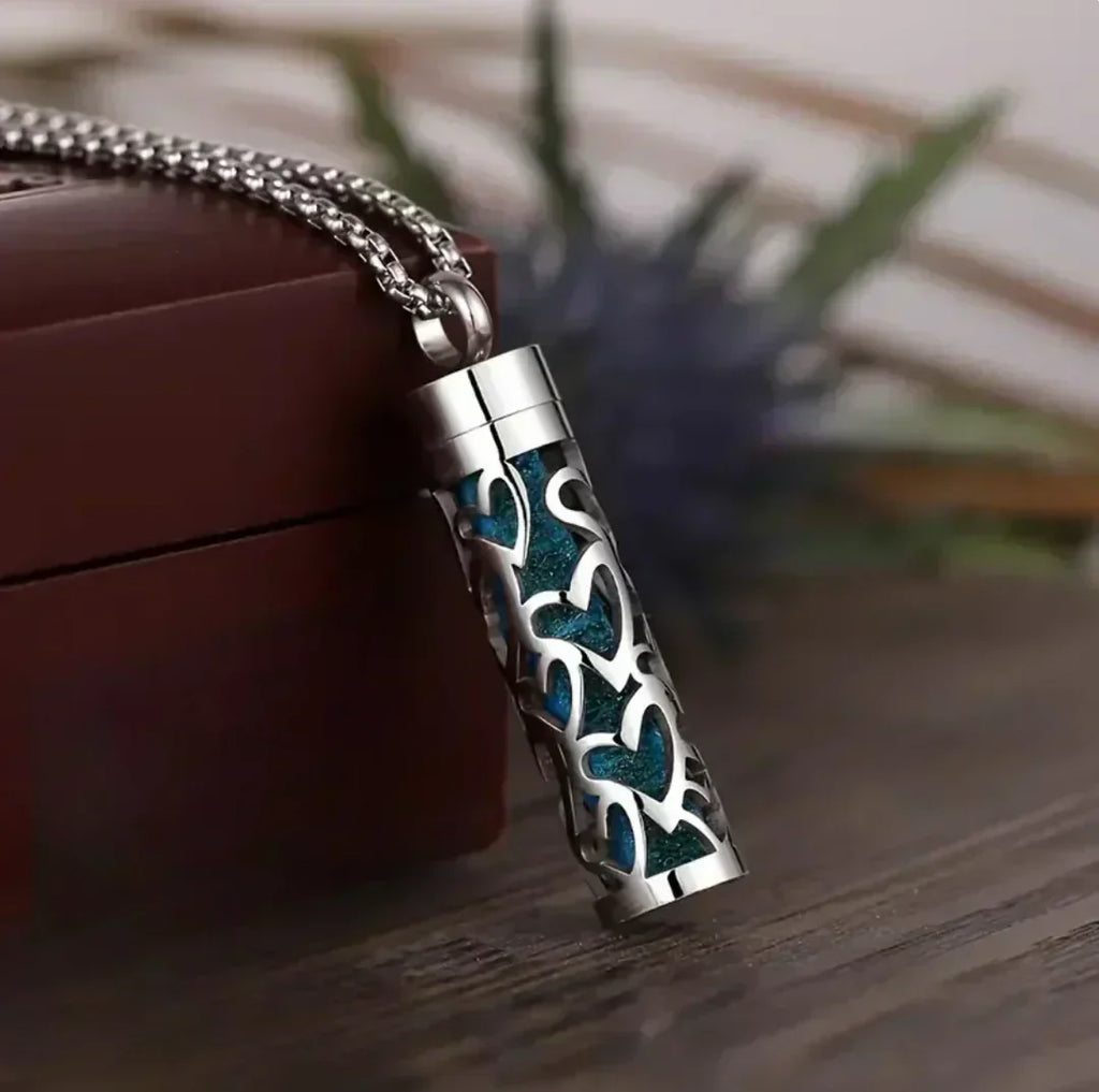 1+1 Gratuit | Collier parfumé pour femmes avec pendentif | Acier inoxydable hypoallergénique | Avec tampons parfumés | 60 cm ajustable
