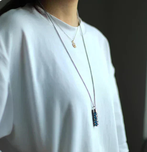1+1 Gratuit | Collier parfumé pour femmes avec pendentif | Acier inoxydable hypoallergénique | Avec tampons parfumés | 60 cm ajustable