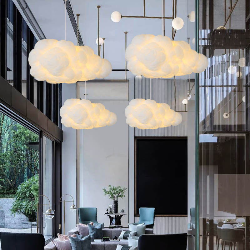 Lampe de plafond stylée avec deux abat-jours de couleur blanche