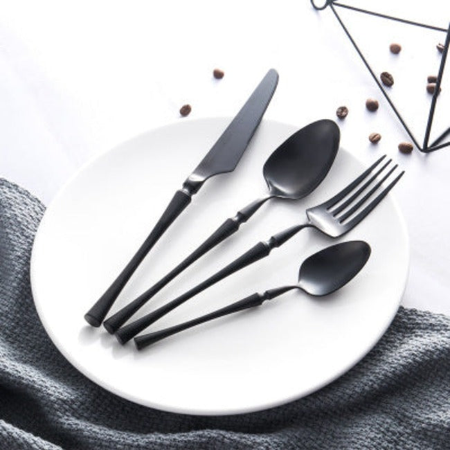 Ensemble de couverts en acier inoxydable de 24 pièces pour une salle à manger élégante