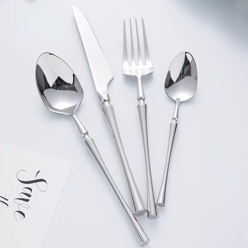 Ensemble de couverts en acier inoxydable de 24 pièces pour une salle à manger élégante