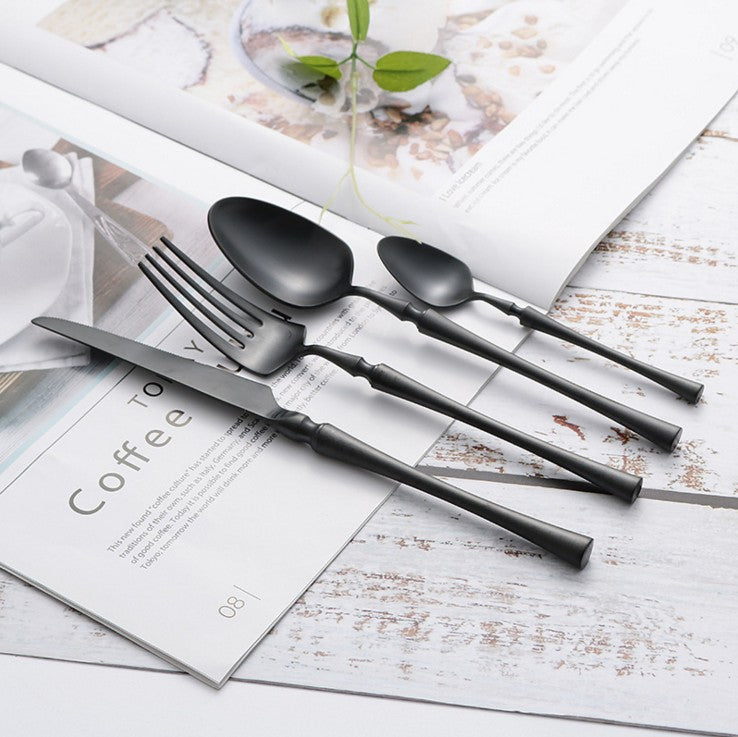 Ensemble de couverts en acier inoxydable de 24 pièces pour une salle à manger élégante