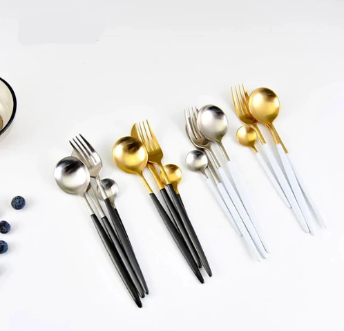 Skanto | Couverts de Luxe en Acier Inoxydable 24 Pièces Or-Argent - RoyalGlow