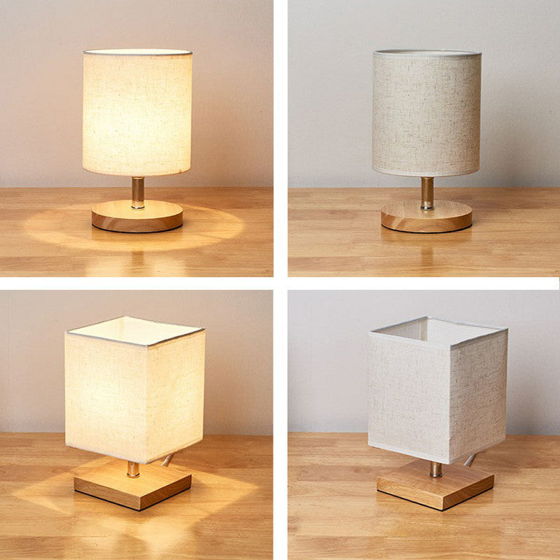 Lampe de Table Minimaliste LinenWood – Socle en Bois Naturel & Abat-jour en Lin pour une Lumière Chaude et Moderne