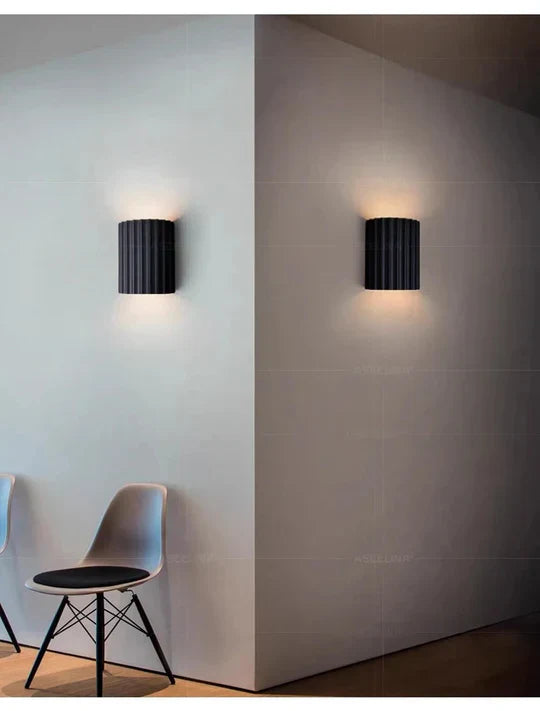 Applique Murale Moderne Striée - Élégante et Fonctionnelle