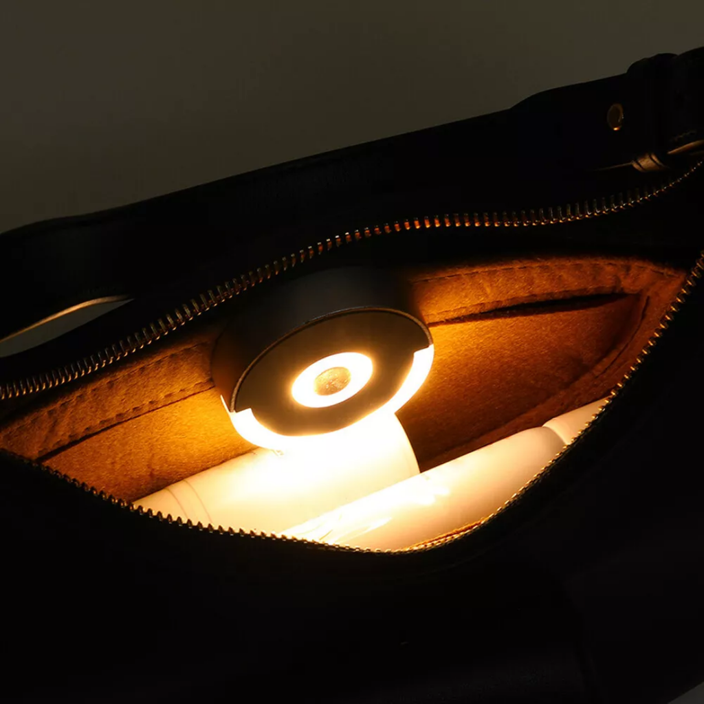 Illuminez votre sac instantanément, même dans l'obscurité totale