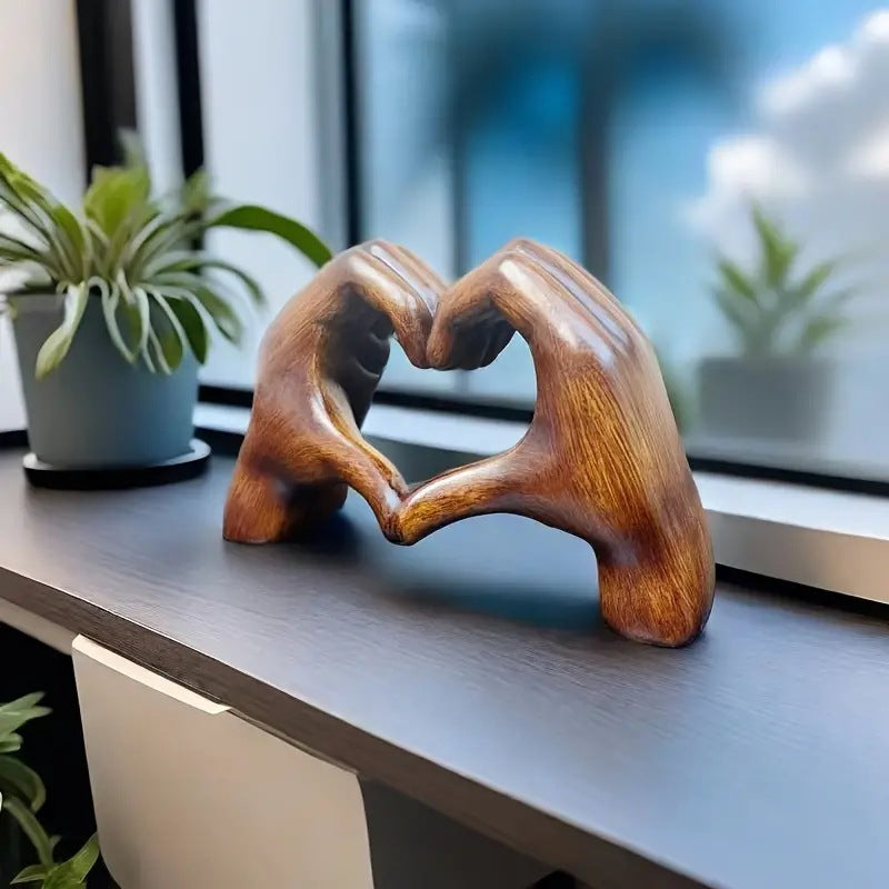Sculpture en Forme de Cœur : Art Moderne avec une Touche Romantique