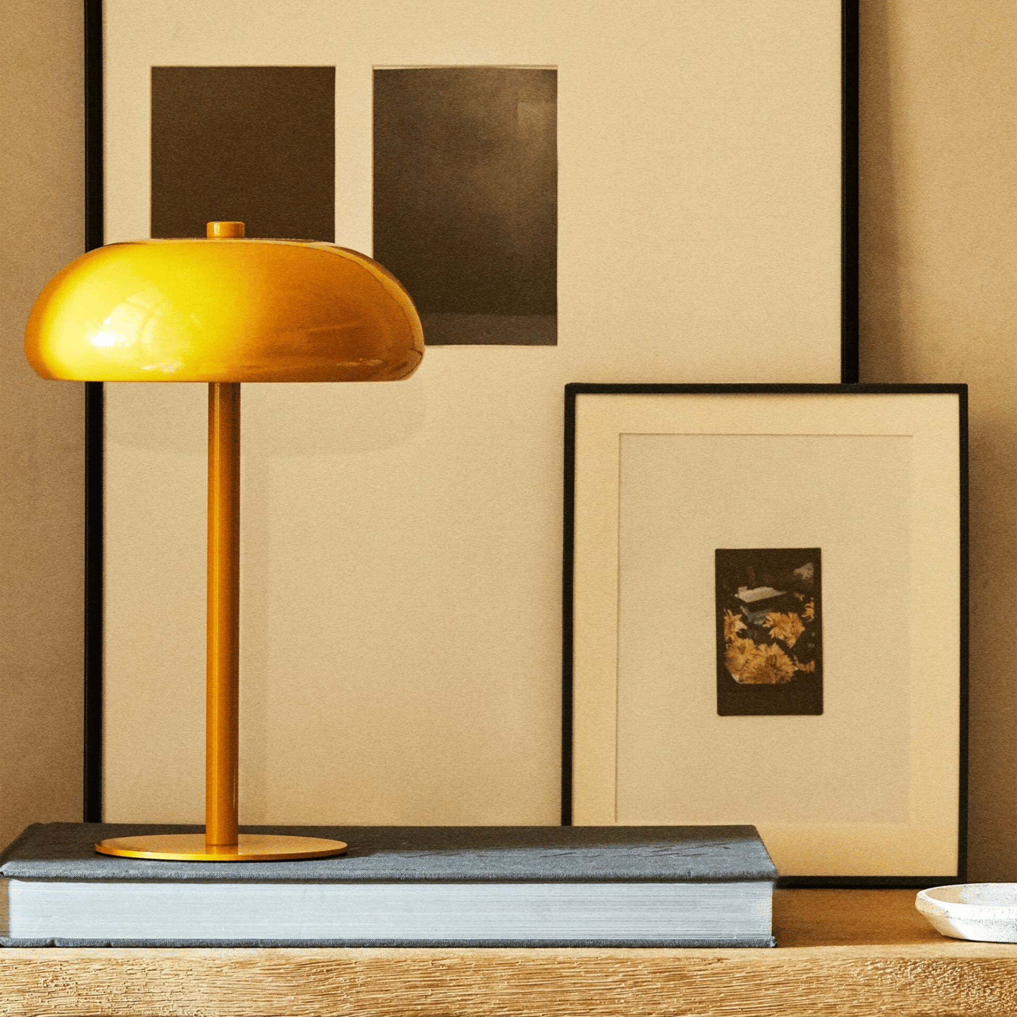 Lampe de table avec abat-jour en dôme et base ronde