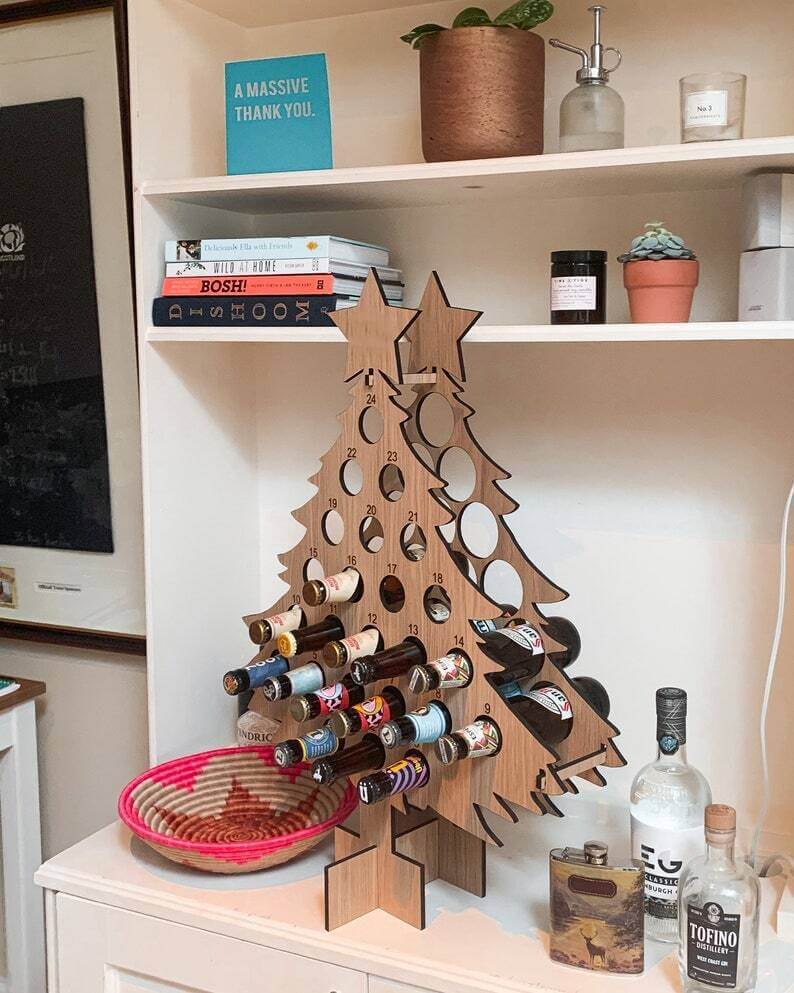 Calendrier de l'Avent en bois | Forme de sapin de Noël | Remplissable avec de la bière, du vin et des mini-bouteilles