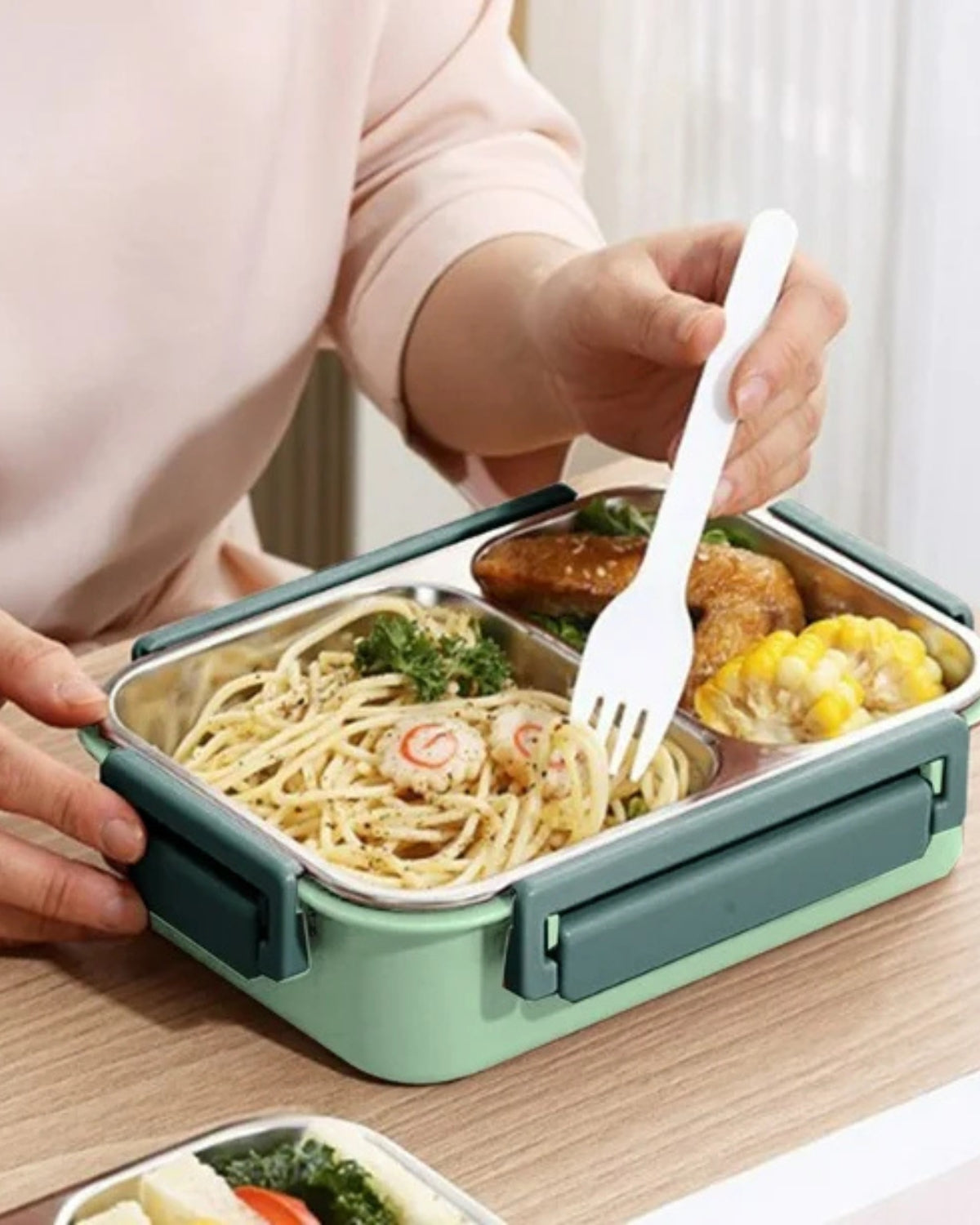 Conteneur alimentaire isolé avec couvercle hermétique