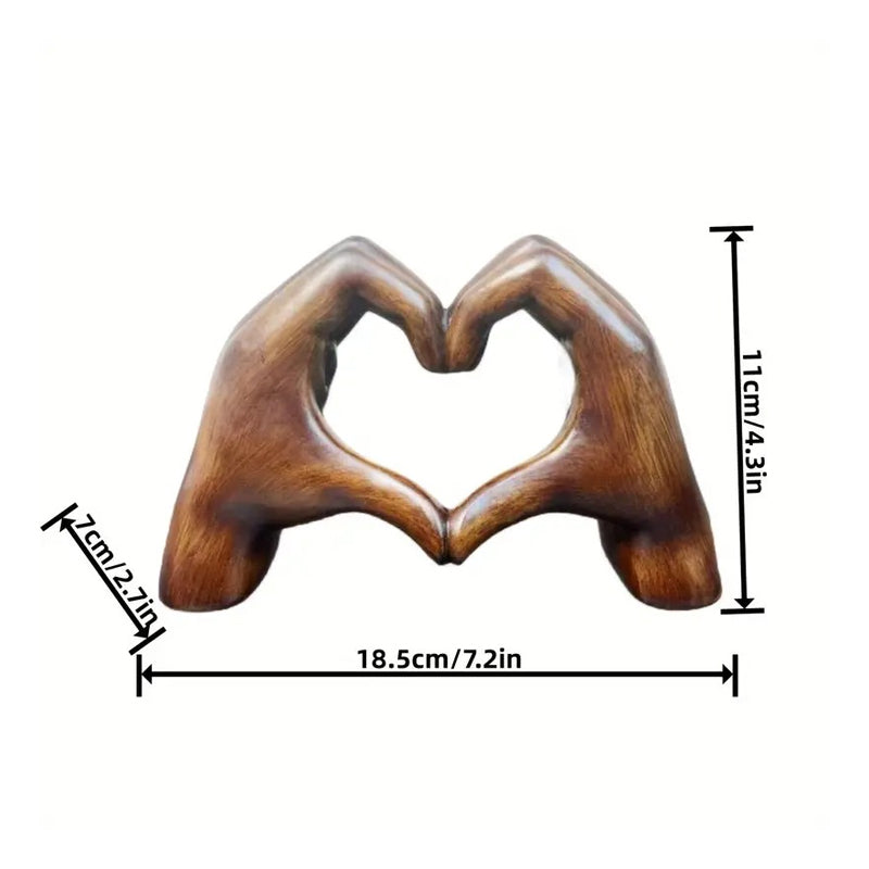 Sculpture en Forme de Cœur : Art Moderne avec une Touche Romantique