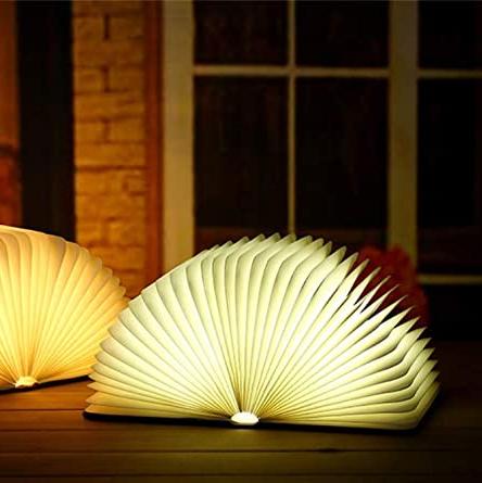 Lampe de table en forme de livre avec des pages dépliantes