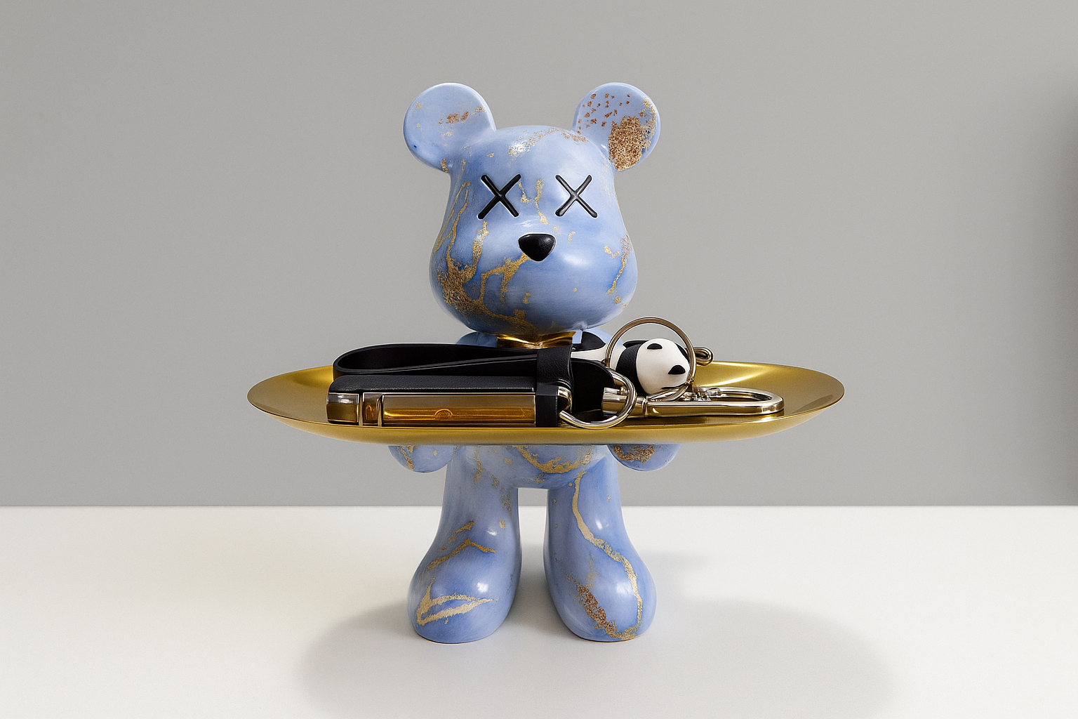 Figurine d'ours debout avec plateau
