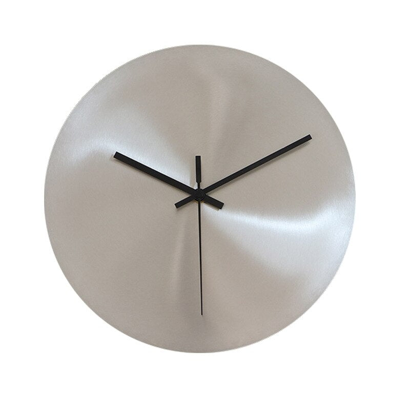 Horloge murale en acier inoxydable minimaliste élégante