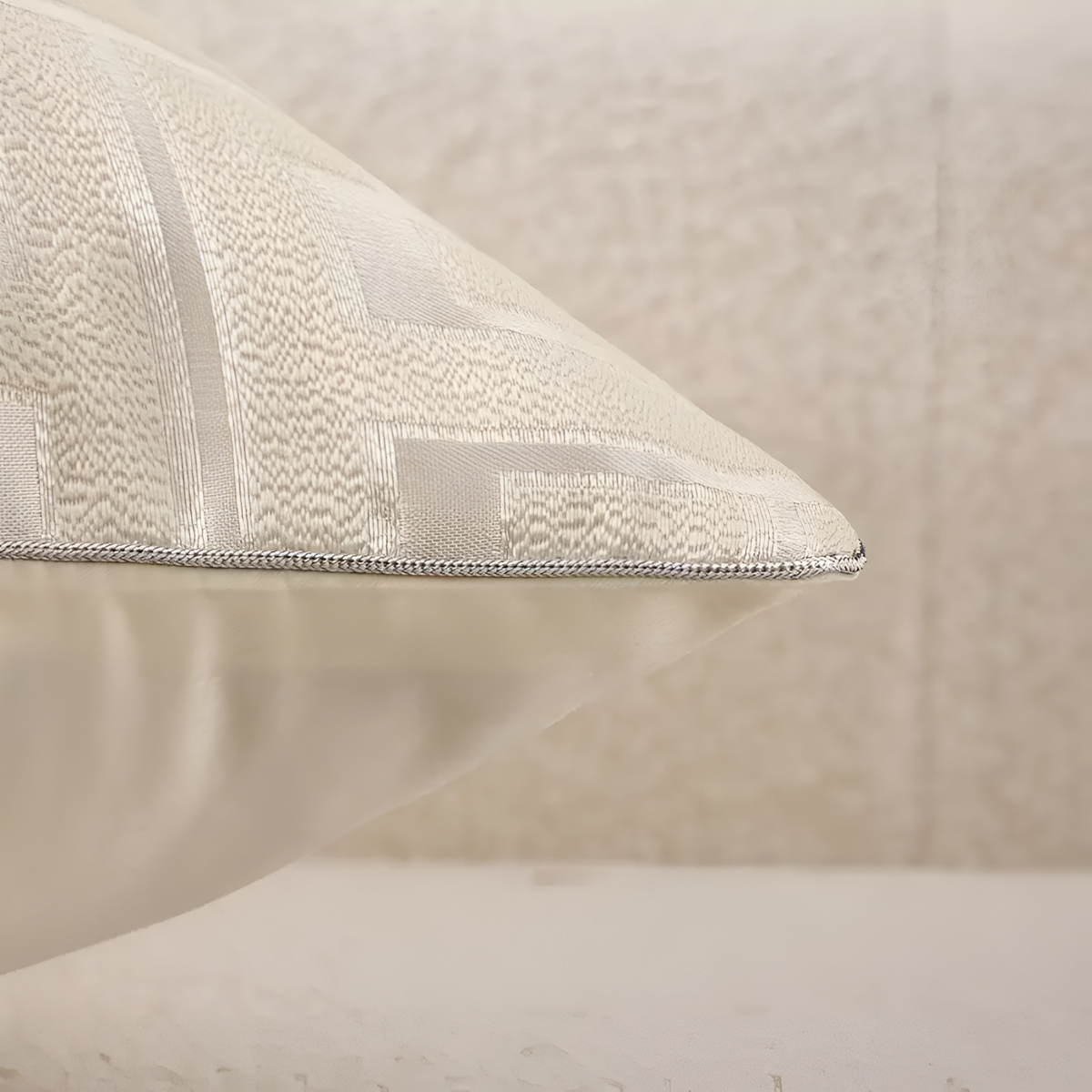 Housse de Coussin de Luxe en Jacquard Géométrique