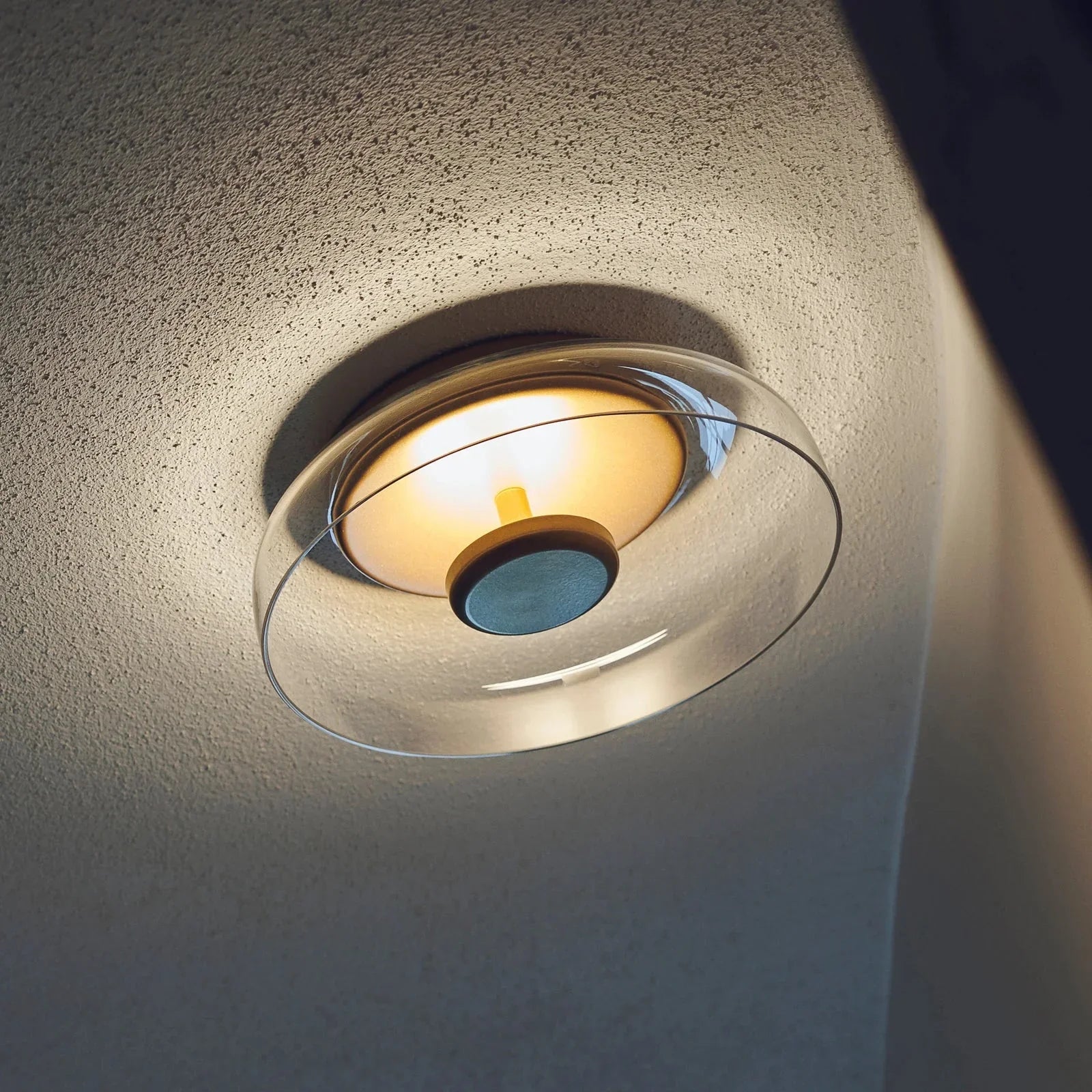 Chaleur de la Lumière dans une Entrée Confortable