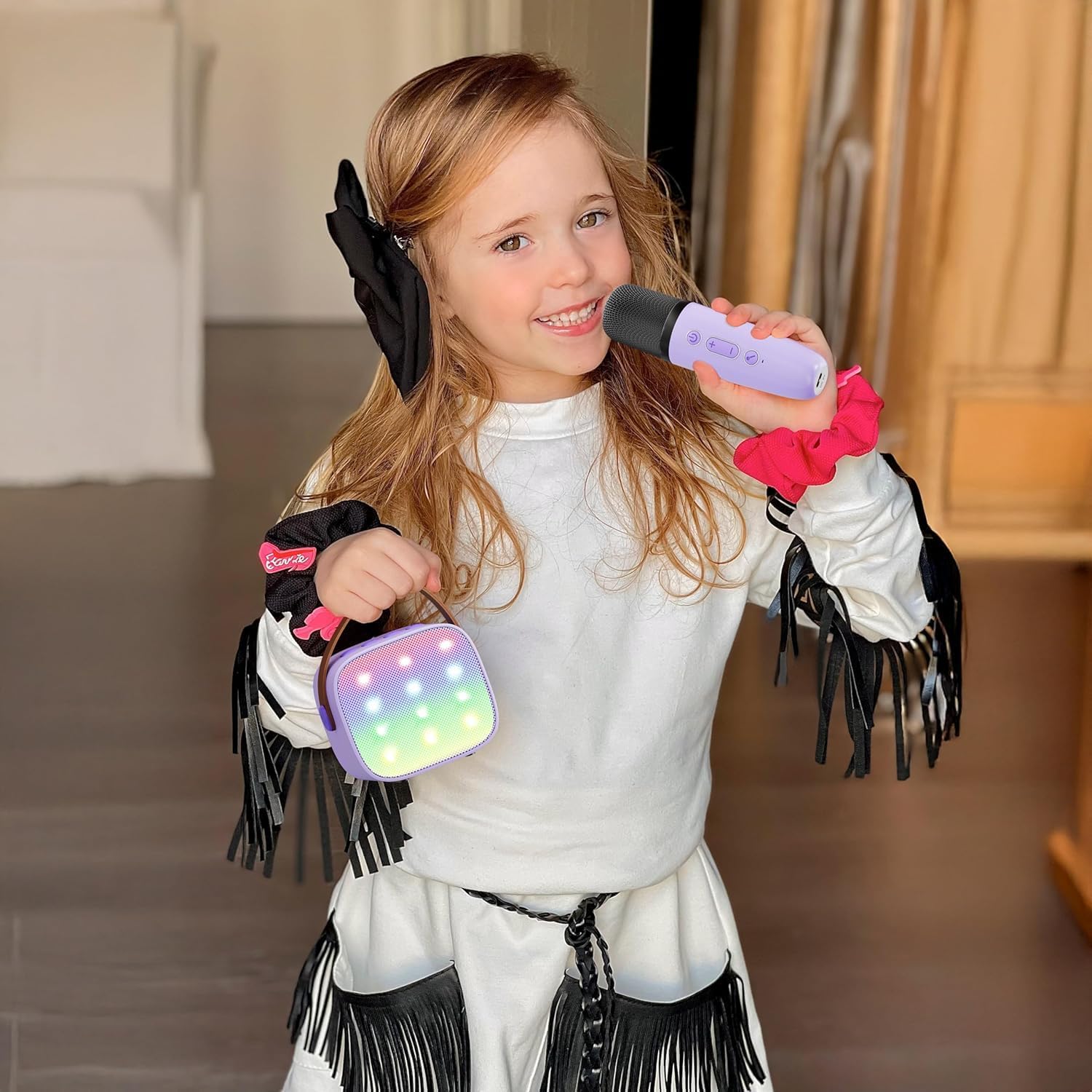 Skanto | Mini machine à karaoké portable avec haut-parleur Bluetooth et 2 microphones sans fil – Veylo