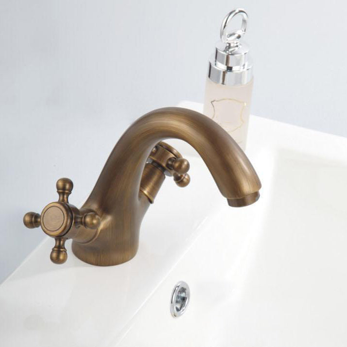 Robinet de lavabo industriel avec poignée en croix double – Construction en laiton