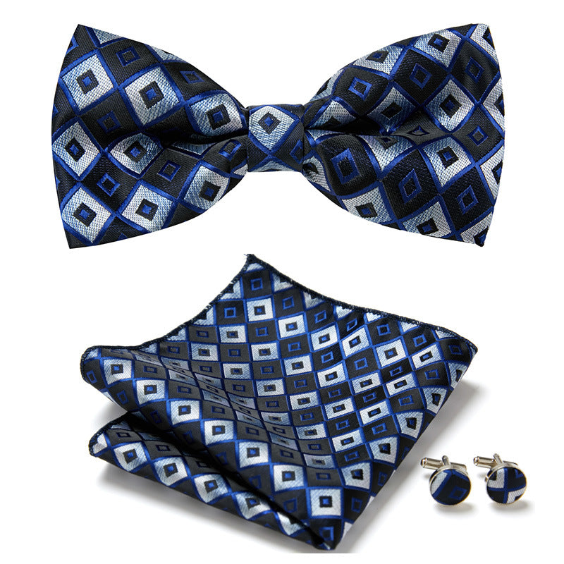 Ensemble de trois pièces avec des nœuds papillon élégants