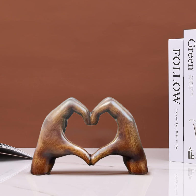 Sculpture en Forme de Cœur : Art Moderne avec une Touche Romantique