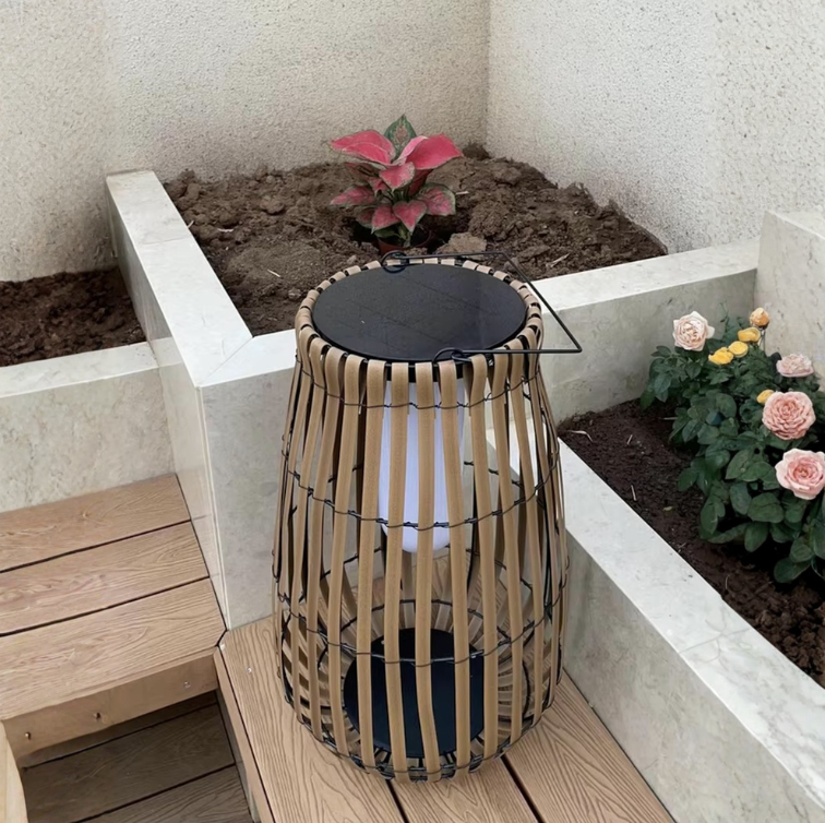 Lampe de sol en rotin solaire d'extérieur | Décoration d'éclairage de patio et de jardin imperméable tissée à la main