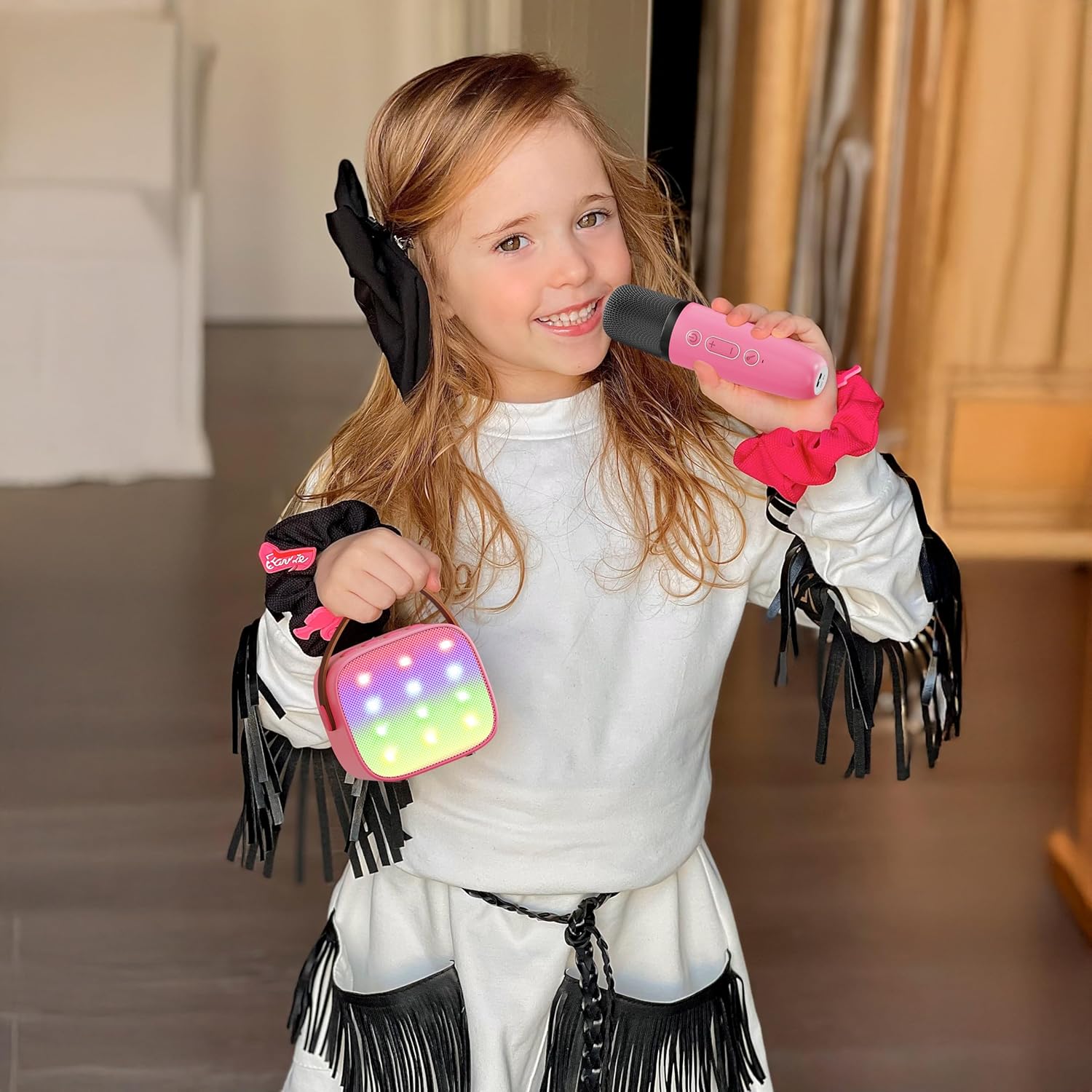 Skanto | Mini machine à karaoké portable avec haut-parleur Bluetooth et 2 microphones sans fil – Veylo