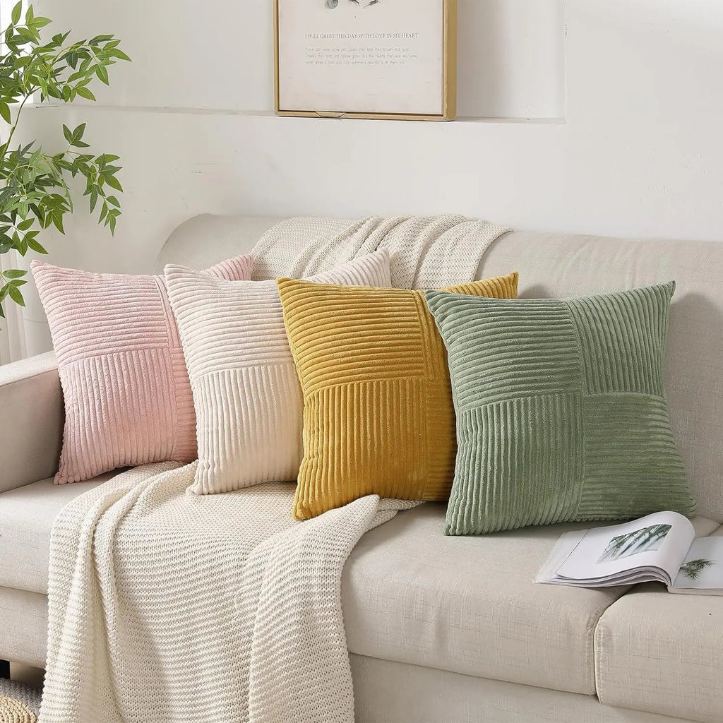 Housse de coussin en velours côtelé au design minimaliste