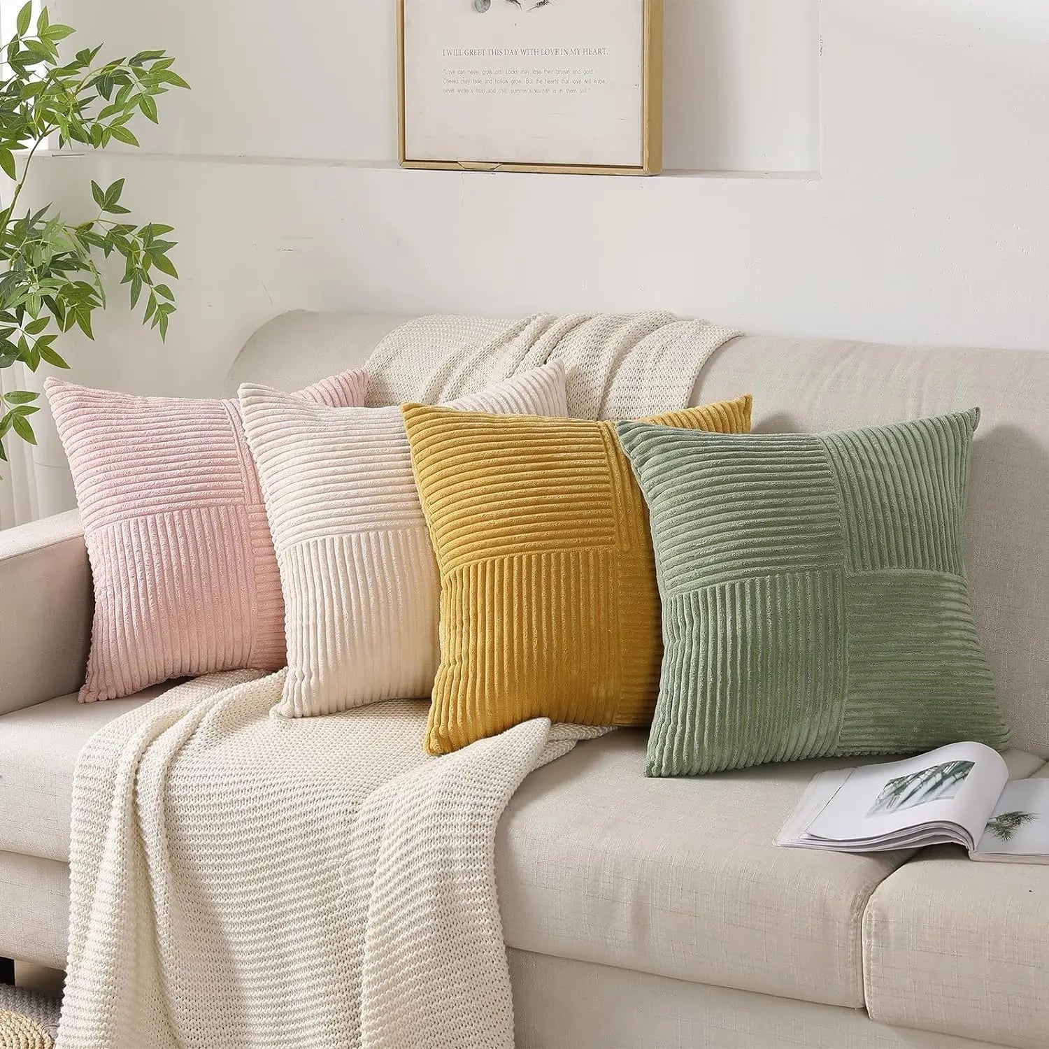 Housse de coussin en velours côtelé au design minimaliste