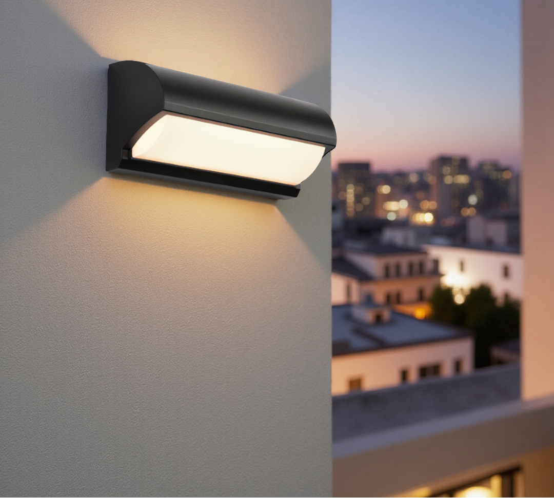 Lampe murale LED extérieure en finition noire