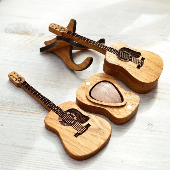 50% DE RÉDUCTION | GuitarHolder™ | Support pour médiators +3 Médiators Gratuits