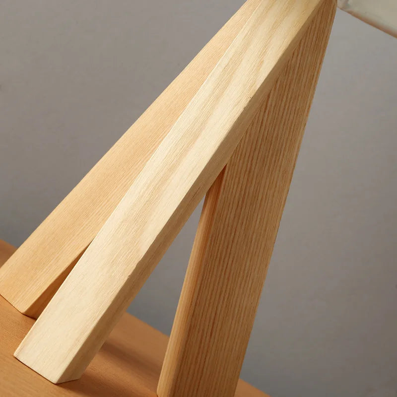 Lampe de table en bois au design moderne