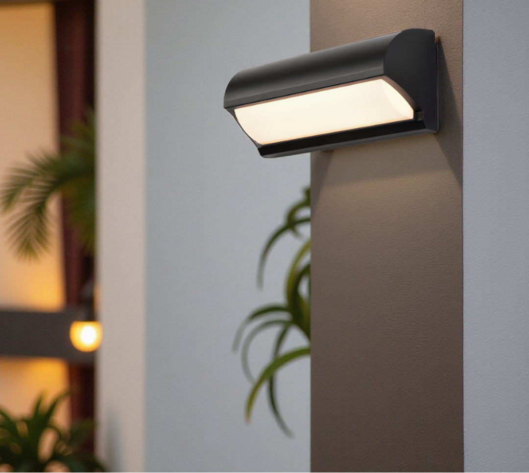Lampe murale LED extérieure en finition noire