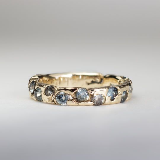 Belle bague en or avec un style unique