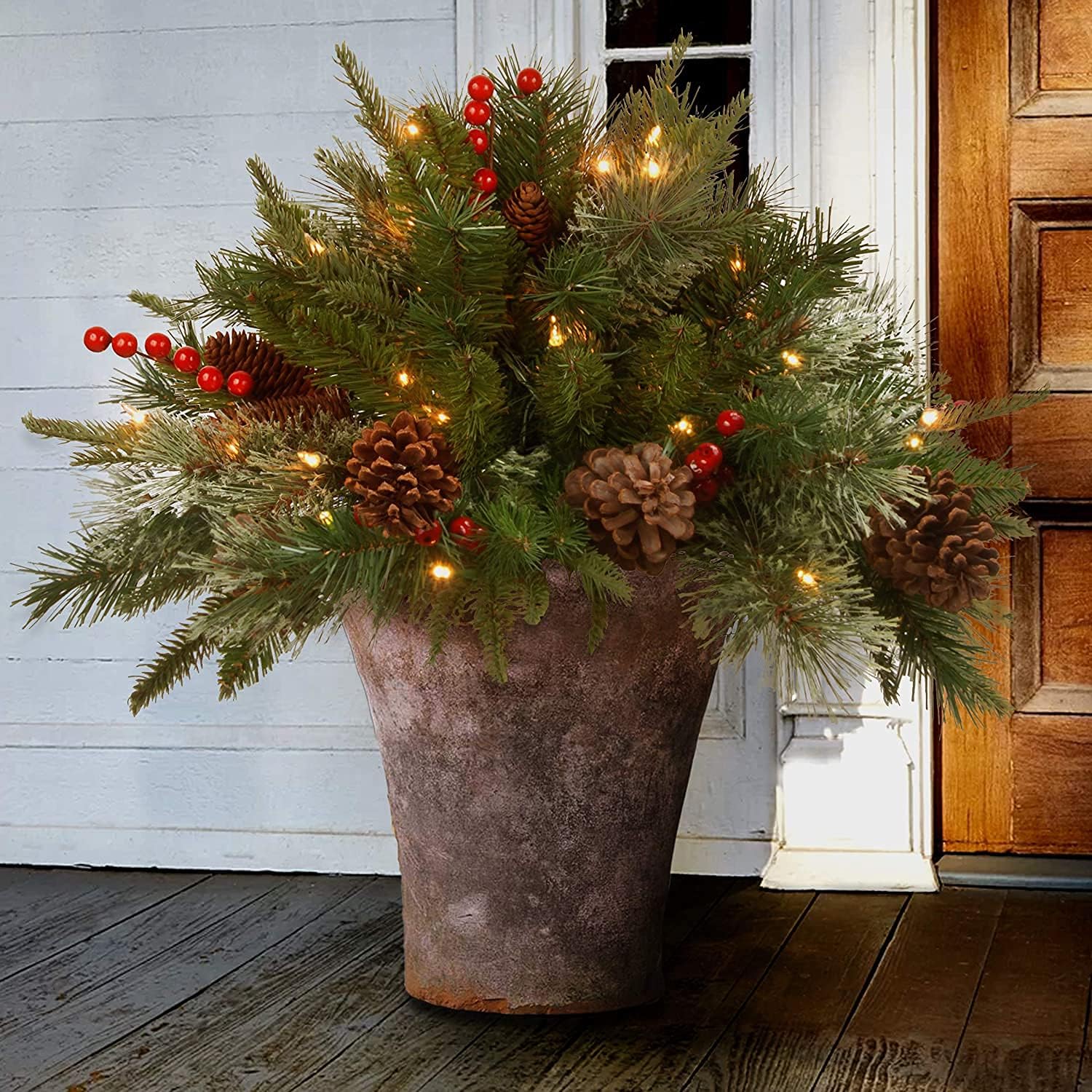 Décoration de urne de Noël avec lumières LED | Branches de sapin réalistes & baies | Intérieur et extérieur