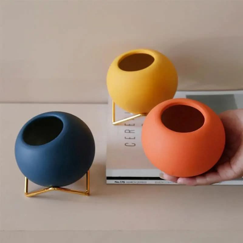 Pot de fleurs en céramique moderne avec support en métal dans des couleurs vives