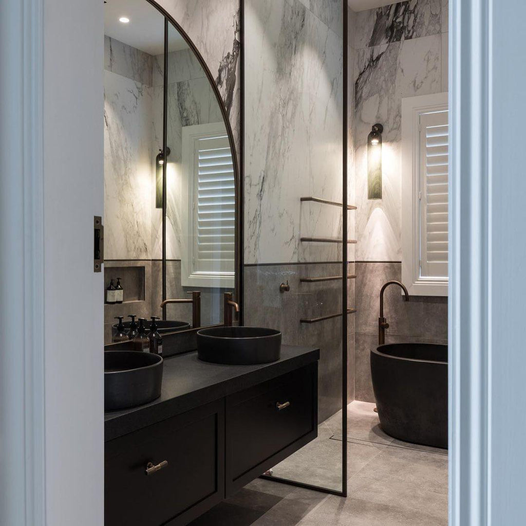 Applique Murale en Verre Cylindrique avec Finition Luxe – Sconce LED Décorative pour Intérieur Moderne