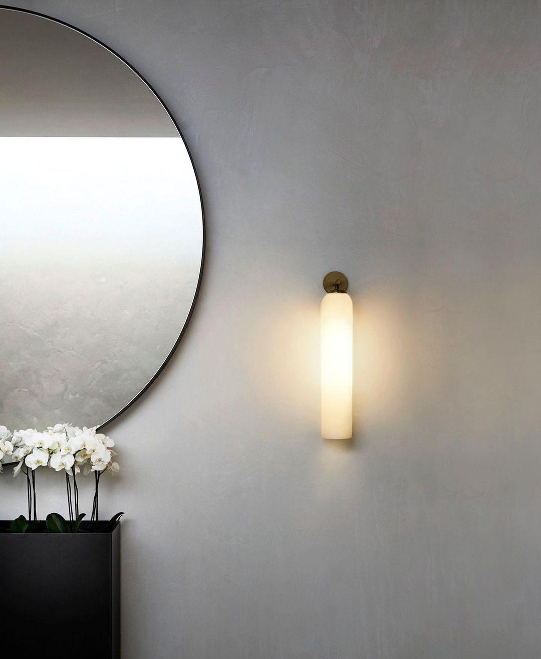 Applique Murale en Verre Cylindrique avec Finition Luxe – Sconce LED Décorative pour Intérieur Moderne