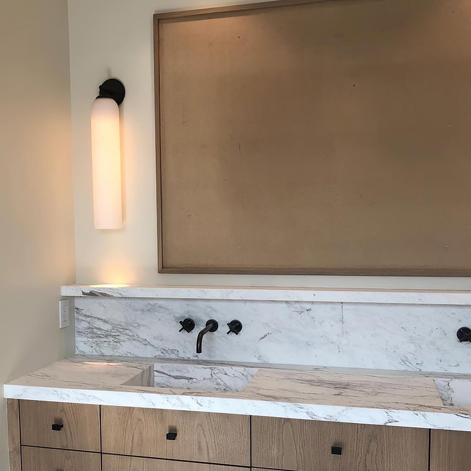 Applique Murale en Verre Cylindrique avec Finition Luxe – Sconce LED Décorative pour Intérieur Moderne