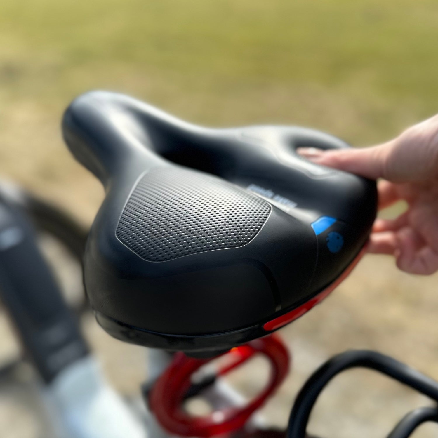 Sandsberg | Selle de vélo CloudComfort Pro | Mousse à mémoire soulageant la pression | Noir