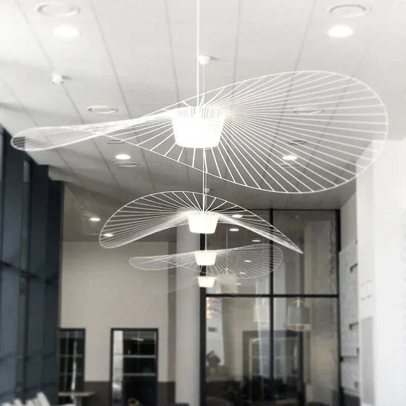 Lampe Suspendue Noire en Forme de Chapeau – Élégance Moderne